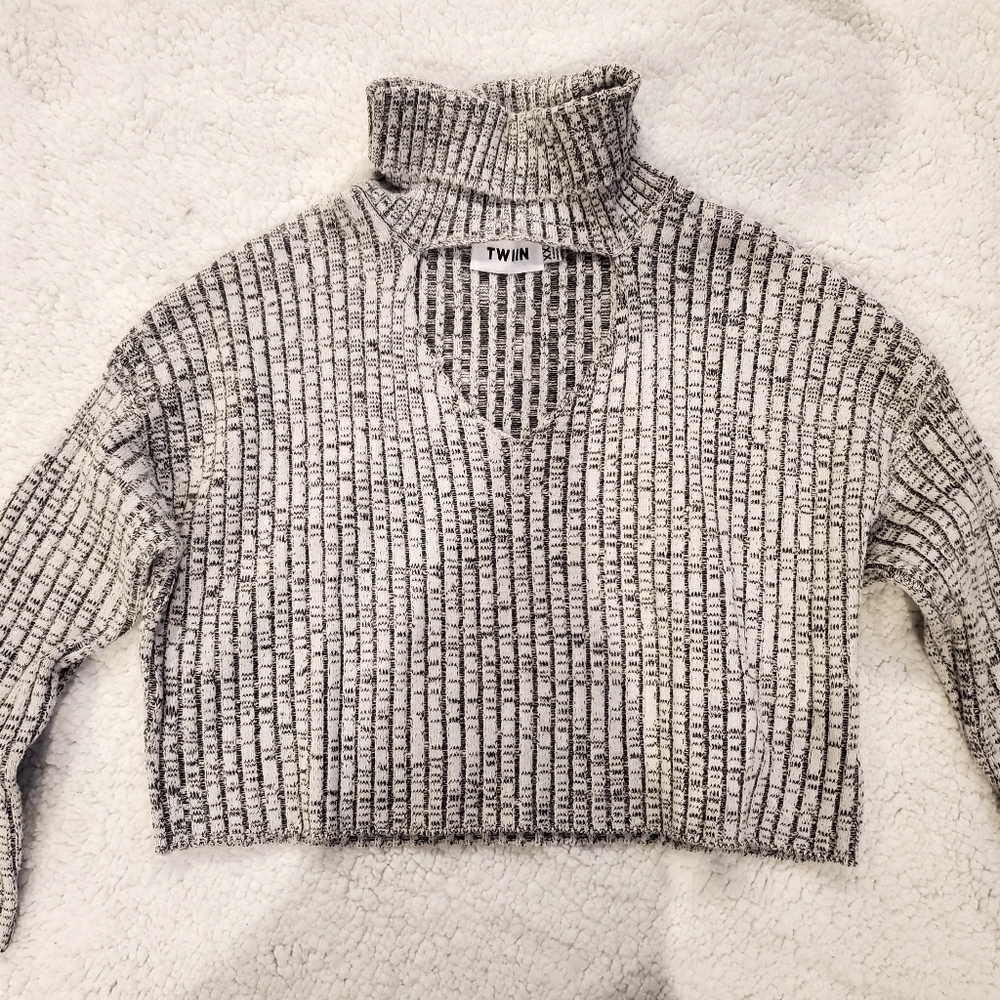 TWIIN Knit Long Sleeve Sweater